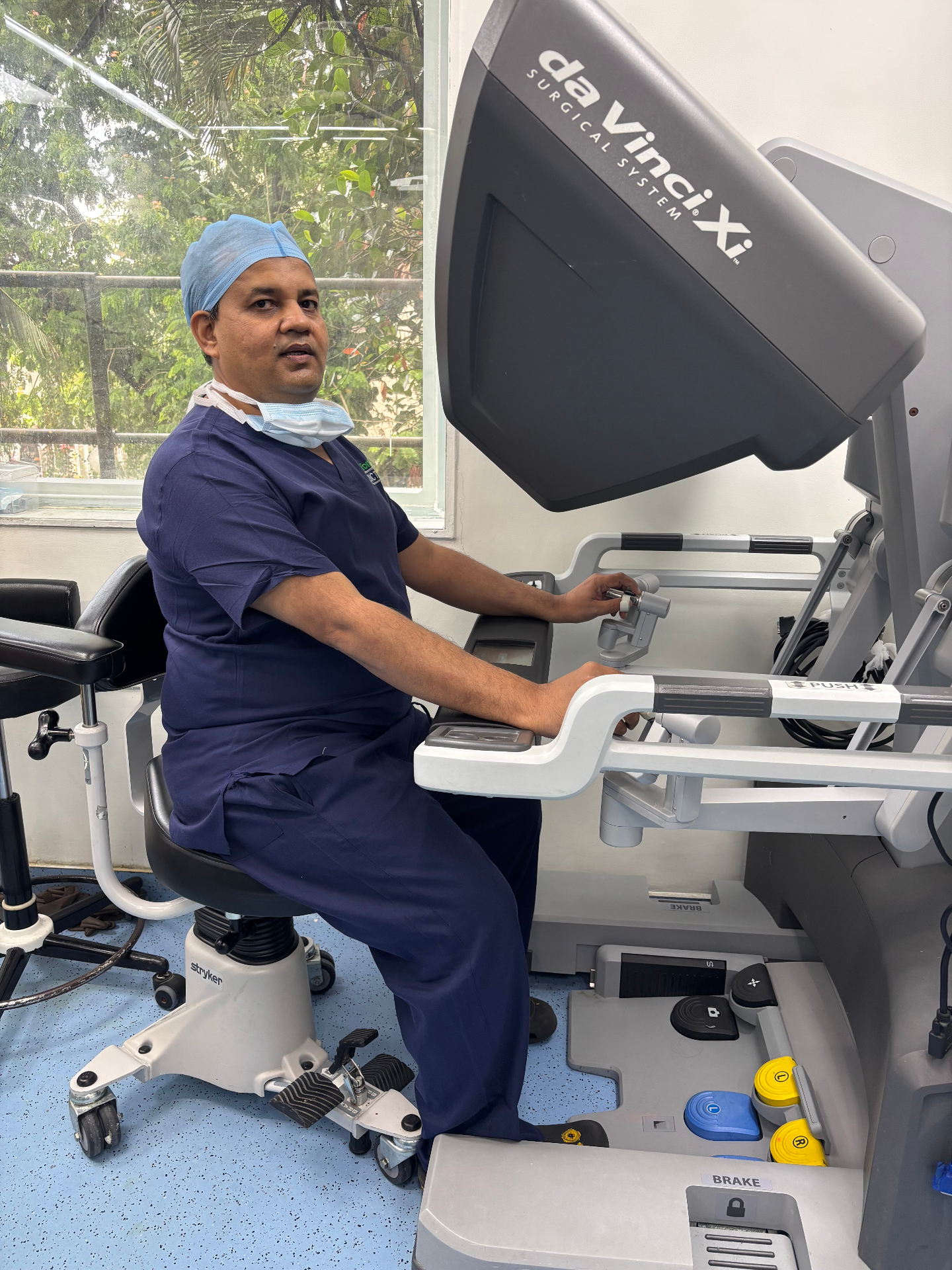 Dr. Nitin Jain, GI, laparoscopic and robotic surgeon, Mumbai